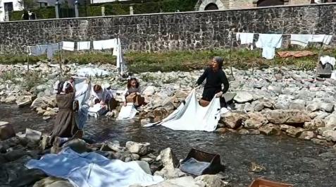 orhiphean 2022 Lavanderas, en el río