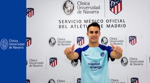 Sergio Reguilón tras pasar el reconocimiento médico como nuevo futbolista del Atlético de Madrid Sergio Reguilón tras pasar el reconocimiento médico como nuevo futbolista del Atlético de Madrid