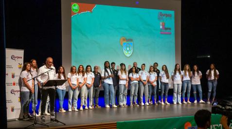 La plantilla completa del Gurpea Beti Onak Azparren Gestión en su presentación de la temporada 22/23, la primera que jugaran en la máxima categoría. La plantilla completa del Gurpea Beti Onak Azparren Gestión en su presentación de la temporada 22/23, la primera que jugaran en la máxima categoría