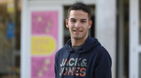 Alejandro Monroy Ostívar Alejandro Monroy Ostívar, en la Facultad de Ciencias de la Salud de la UPNA