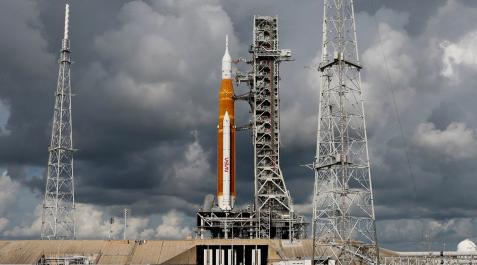 Artemis 1 mission at (35560771) El lanzamiento de la misión espacial no tripulada Artemis I de la NASA, compuesta por la nave espacial Orion y el cohete del Sistema de Lanzamiento Espacial (SLS, por sus siglas en inglés), está previsto para este sábado 3 de septiembre