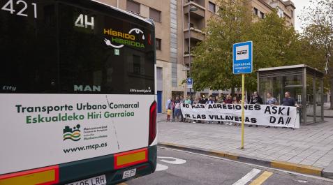 Villavesa concentracion Concentración de conductores de villavesa en la plaza de Merindades