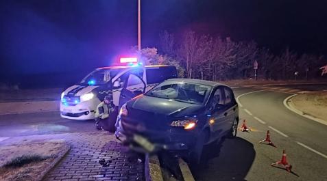 accidente-olza Agentes de la Agrupación de Tráfico de la Guardia Civil de Navarra instruyen las diligencias del accidente de la Cendea de Olza