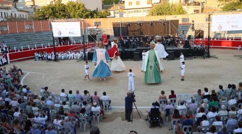 Baile de los gigantes de Sangüesa al son de banda y gaiteros, este sábado en la plaza de toros Baile de los gigantes de Sangüesa al son de banda y gaiteros, este sábado en la plaza de toros