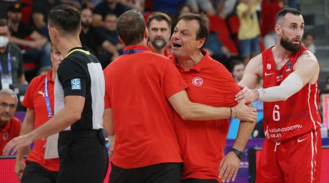 Ergin Ataman Protestas del entrenador turco, Ergin Ataman