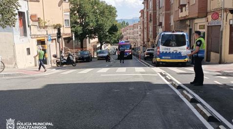 Imagen de la ambulancia que acudió al atropello en la calle Julián Gayarre Imagen de la ambulancia que acudió al atropello en la calle Julián Gayarre