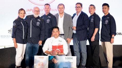 Bosen Wu Zheng Steven Bosen Wu Zheng, tras recoger su premio del concurso nacional de sushi