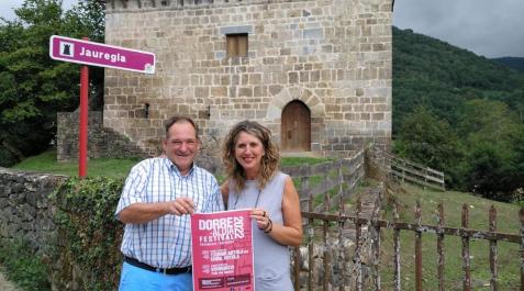 Donamaria En la imagen, Eugenio Tamayo y la alcaldesa de Donamaria, Natalia Rekarte