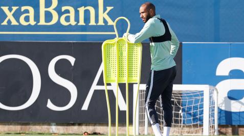 En la imagen, Capoue durante la sesión previa al partido En la imagen, Capoue durante la sesión previa al partido