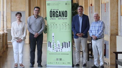 ciclo-organo Marisol Martínez, jefa de la Sección de Programas Artísticos y Difusión; José Luis Echechipía, director artístico del programa; Ignacio Apezteguía, director general de Cultura - Institución Príncipe de Viana, y Luis Durán, Asociación de Amigos de la Catedral de Tudela