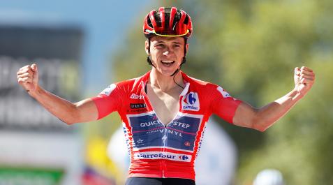 Evenepoel Remco Evenepoel celebra el triunfo en la cima de Piornal