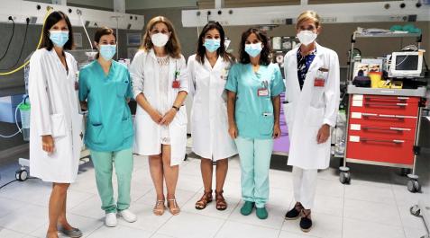 adsf De izda. a dcha.: Ana Campillo, gerente del Área de Salud de Tudela; Lorena Miñones (pediatra), Mª Teresa Fauste (jefa del servicio de Cuidados Asistenciales del AST); Lorena García (jefa de Enfermería de Cuidados a la Mujer, Adolescente y Niño); Marta Aldaz (matrona); y María Sanz (directora asistencial del Hospital Reina Sofía).