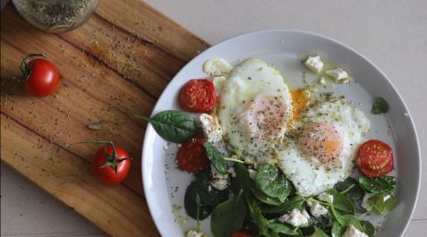 DIETA-SALUDABLE-ALIMENTOS Pese a su injustificada mala fama, el huevo es saludable a pesar de tener mucho colesterol