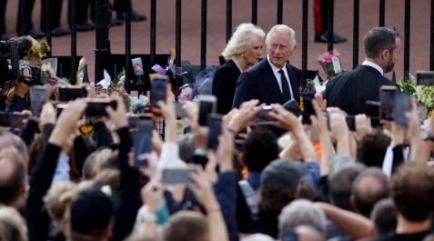 El rey Carlos III y la reina consorte Camilla, a su llegada al Buckingham Palace El rey Carlos III y la reina consorte Camilla, a su llegada al Buckingham Palace