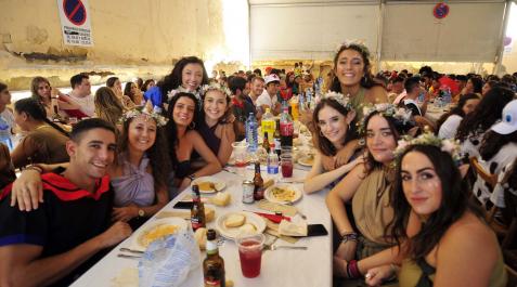 Fotos de la comida de jóvenes de las fiestas de Peralta Fotos de la comida de jóvenes de las fiestas de Peralta.