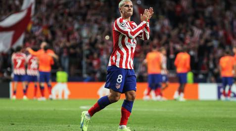 Griezmann Antoine Griezmann aplaude a la grada tras finalizar el choque de Champions contra el Oporto que decantó el francés a favro del Atlético