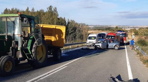 El coche del fallecido chocó contra el remolque de un tractor en San Martín de Unx El coche del fallecido chocó contra el remolque de un tractor en San Martín de Unx