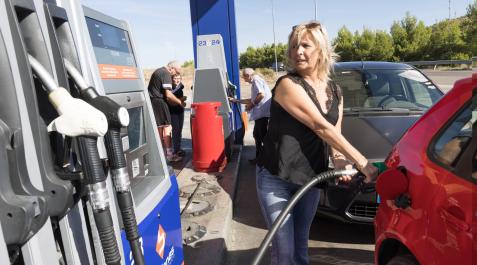 2022P_L_ TUDELAT_ (35621047) A: BLANCA ALDANONDO
F: 09/09/2022
P:
L: TUDELA
T: GASOLINERA BARDENAS EN LA CAT (CIUDAD AGROALIMENTARIA). USUARIOS ECHANDO GASOLINA