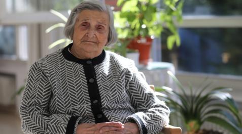 Isabel Buñuales Goñi, 96 años, es una las navarras coetáneas de la reina de Inglaterra, una vida paralela a la de la monarca, “sin tantas preocupaciones”, pero con las mismas ilusiones. Su historia no quedará en los libros, pero destila dignidad Isabel Buñuales Goñi, 96 años, es una las navarras coetáneas de la reina de Inglaterra, una vida paralela a la de la monarca, “sin tantas preocupaciones”, pero con las mismas ilusiones. Su historia no quedará en los libros, pero destila dignidad