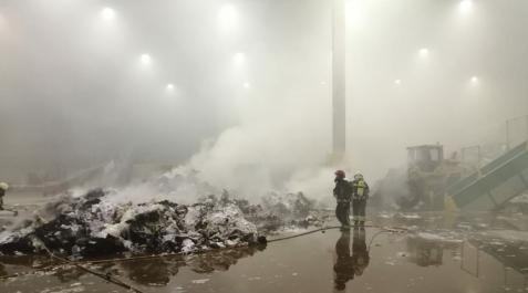 Bomberos intervienen en una empresa del Polígono Industrial Meseta de Salinas Bomberos intervienen en una empresa del Polígono Industrial Meseta de Salinas