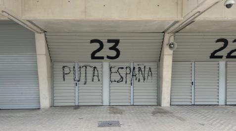 Pintada en El Sadar contra la selección española de fútbol Pintada en El Sadar contra la selección española de fútbol