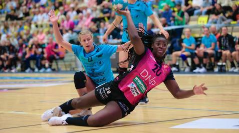 Lysa Tchaptchet Lysa Tchaptchet, en una jugada del duelo europeo del Vipers contra el