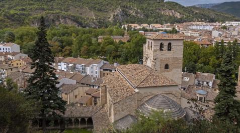 TEstella Panorámica de Estella, con uno de los diapiros que están en el punto de partida del proyecto