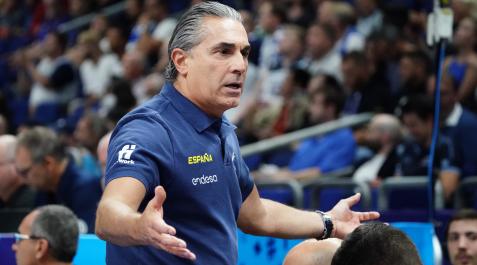 Scariolo Sergio Scariolo gesticula durante el choque de cuatros contra Finlandia