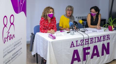 Idoia Lorea (psicóloga), Amelia Lekunberri (presidenta AFAN), Victoria Erice (trabajadora social) Salud