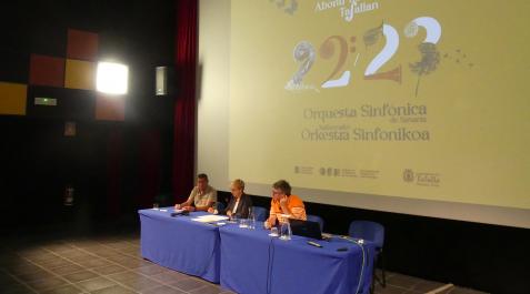 TafallaCultura Desde la izda., Pedro Leralta, María Antonia Rodríguez y Atxu Ayerra en la presentación