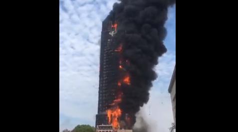 Llamas y humo en el incendio de un rascacielos en China Incendio