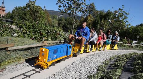 Tren trinitarios Un tren de 5 pulgadas recorre el circuito de Trinitarios en la Fiesta del Tren