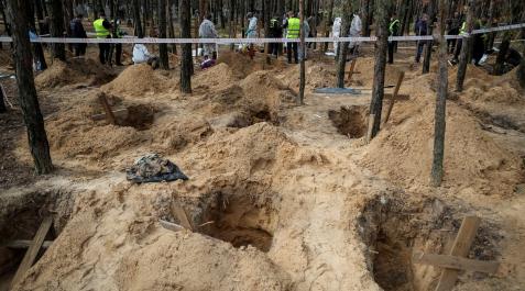 Fosa común hallada en la localidad de Izium Fosa común hallada en la localidad de Izium