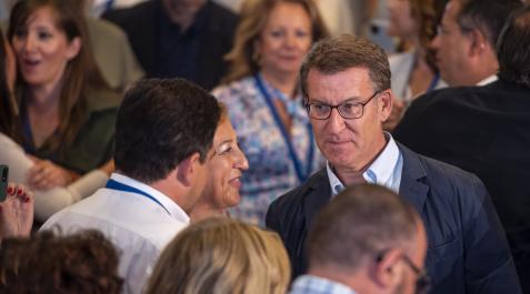 Alberto Núñez Feijóo Alberto Núñez Feijóo (d), a la llegada este domingo en Toledo a la clausura de la XXV Interparlamentaria de su formación
