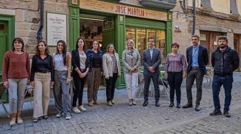 Tafalla Personal técnico de los diferentes grupos de acción local junto con el consejero Irujo y Maitena Ezkutari este miércoles, 21 de septiembre, en Puente la Reina.
