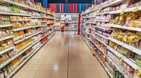 compra supermercado El consumo de alimentos ultraprocesados aumenta el riesgo de cáncer colorrectal y de muerte, independientemente de su calidad nutricional