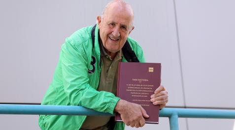 Joaquín Garro Joaquín Garro Domeño, con su tesis doctoral