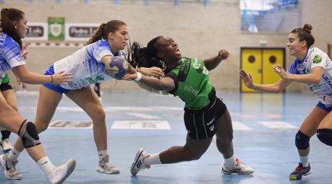 Gurpea2 Lyndie Tchaptchet, fundamental tanto en defensa como en ataque en este Gurpea Beti Onak