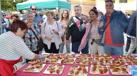 El pimiento atrajo a muchos de los visitantes a la feria mendaviesa El pimiento atrajo a muchos de los visitantes a la feria mendaviesa