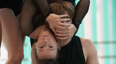 PRISMA Metamorphosis Dance llega hoy al MUN con su espectáculo 'Prisma'.
