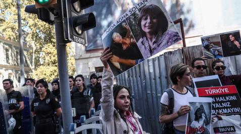 Protesta frente al consulado iraní en Estambul Protesta frente al consulado iraní en Estambul
