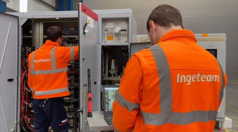 Ingeteam Operarios de la fábrica de Ortuella de Ingeteam en la que se fabricarán los convertidores