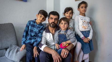 El refugiado sirio Bahjat Albadr, con sus cuatro hijos, Mohamad, Ahmad, Rajam y Jana El refugiado sirio Bahjat Albadr, con sus cuatro hijos, Mohamad, Ahmad, Rajam y Jana