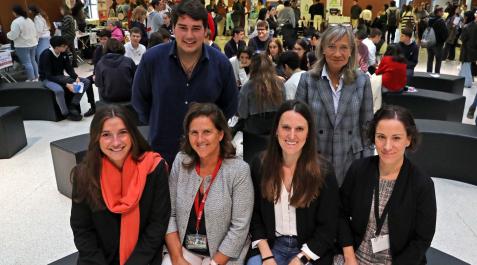 De izda a dcha (de pie): Diego García (responsable voluntariado CM Belagua) y Begoña Rubio (directora proyectos Aspace). Sentadas: Carolina Moncada (voluntaria en Guatemala), María Orbe (Tantaka Inclusión), Beatriz Ventura (técnica empleo Cocemfe) y Crist Universidad de Navarra