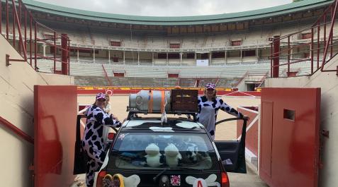 rammelbakken Irene Kikkert y Jolette Bennink, felices tras lograr su reto de entrar en la Plaza de Toros de Pamplona