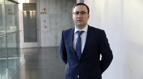 Ignacio Orradre A: EDUARDO BUXENS
F: 10 NOVIEMBRE 2021
L: PAMPLONA , PARLAMENTO DE NAVARRA
T: el secretario general de ANET, Ignacio Orradre en el Parlamento de Navarra