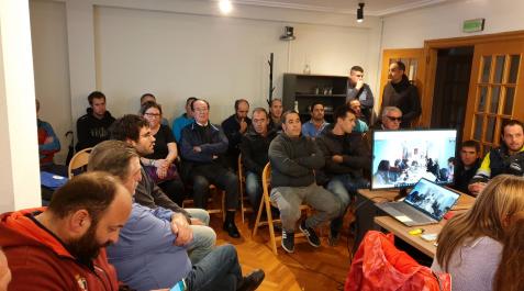 Una representación de trabajadores de Magna acudió a la sesión plenaria de ayer en Zubiri Una representación de trabajadores de Magna acudió a la sesión plenaria de ayer en Zubiri