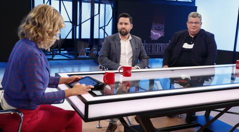 Mikel Navarro, en el centro, junto a la presentadora del programa, Mara Peterssen, y el invitado Raúl Ortega Mikel Navarro