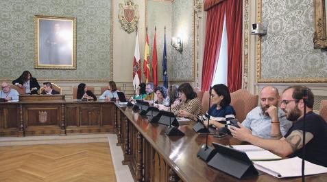Varios de los ediles del Ayuntamiento de Tudela en un momento del pleno celebrado este jueves Varios de los ediles del Ayuntamiento de Tudela en un momento del pleno celebrado este jueves