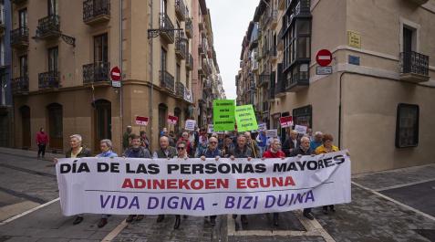Manifestación por el Día de las Personas Mayores en el Casco Antiguo de Pamplona Manifestación por el Día de las Personas Mayores en el Casco Antiguo de Pamplona